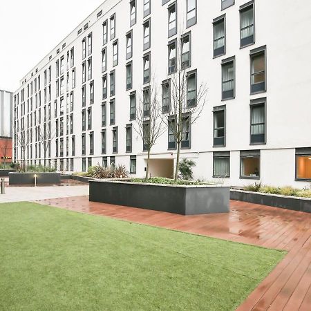 Sterling Court In Wembley ロンドン エクステリア 写真