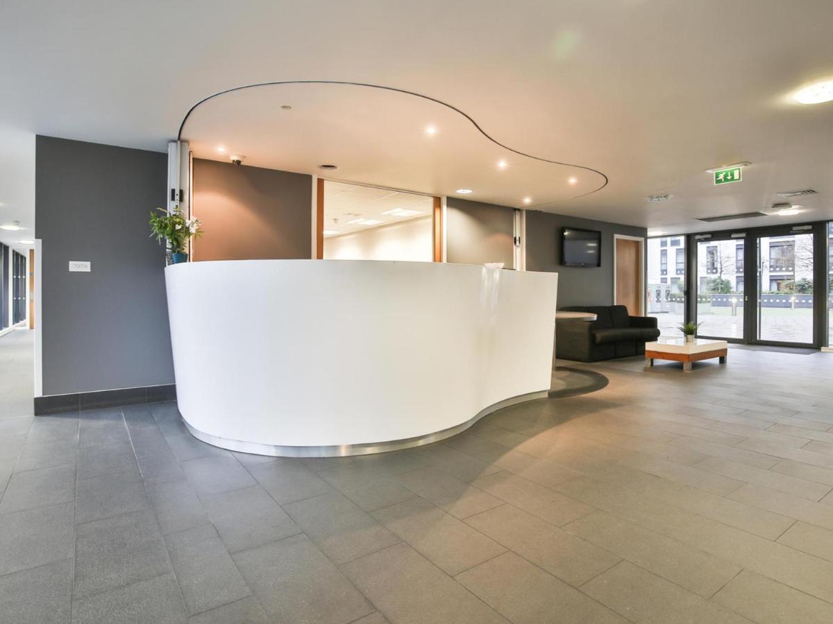 Sterling Court In Wembley ロンドン エクステリア 写真