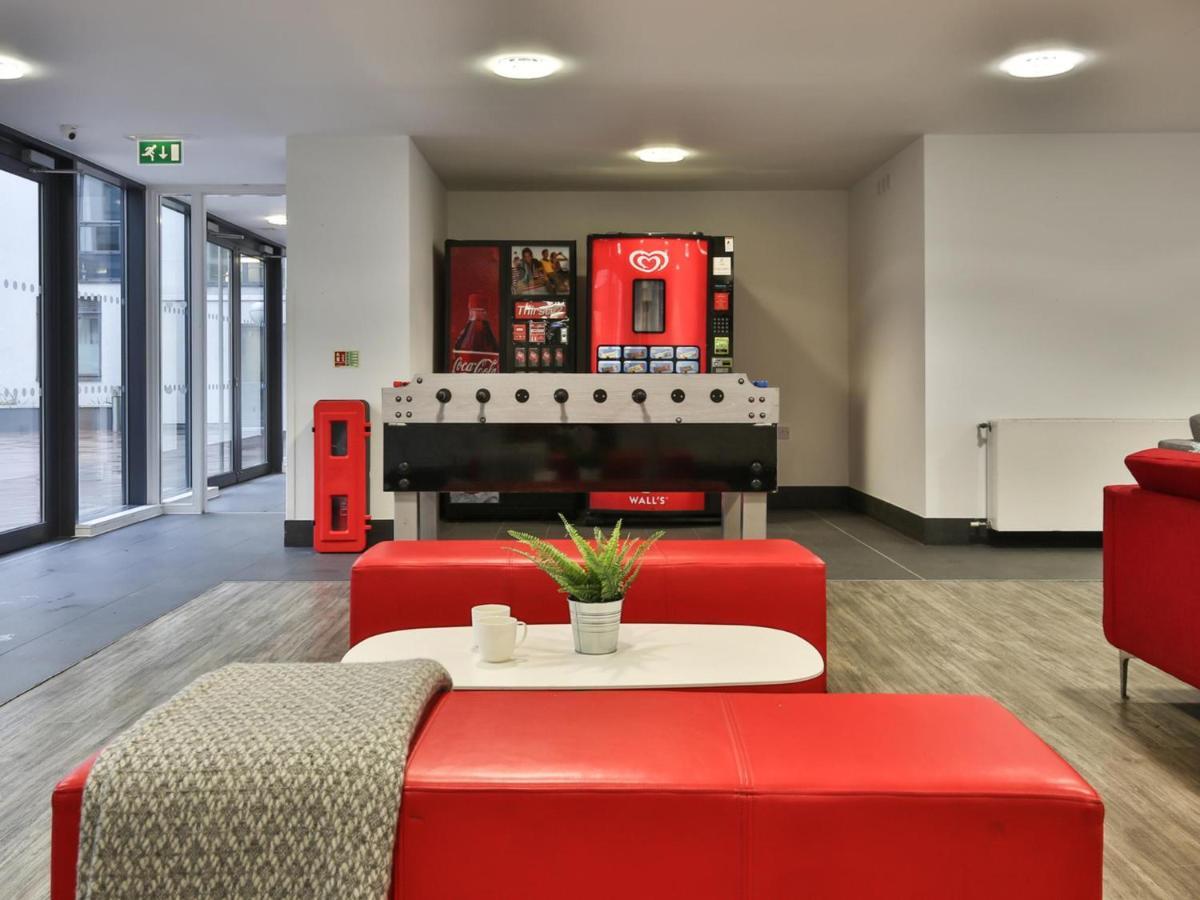 Sterling Court In Wembley ロンドン エクステリア 写真