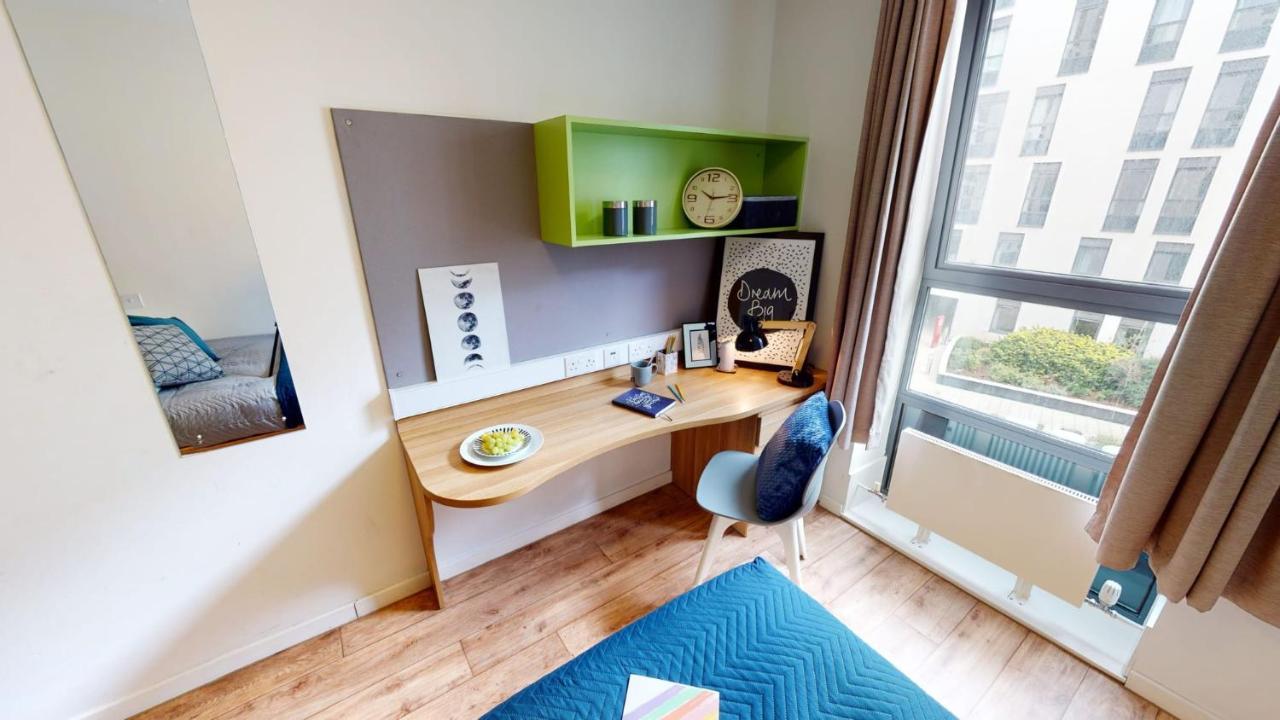 Sterling Court In Wembley ロンドン エクステリア 写真